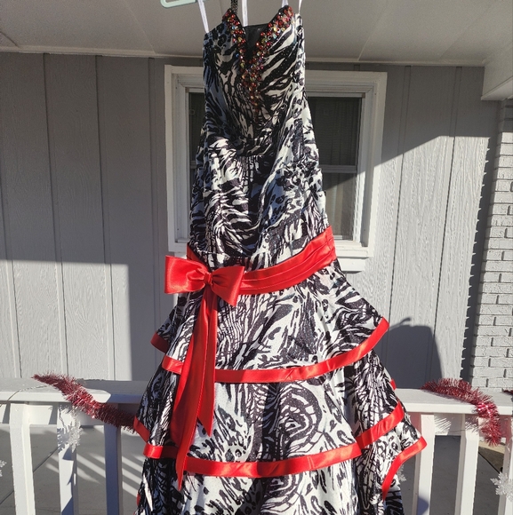 Dresses & Skirts - Prom Dress